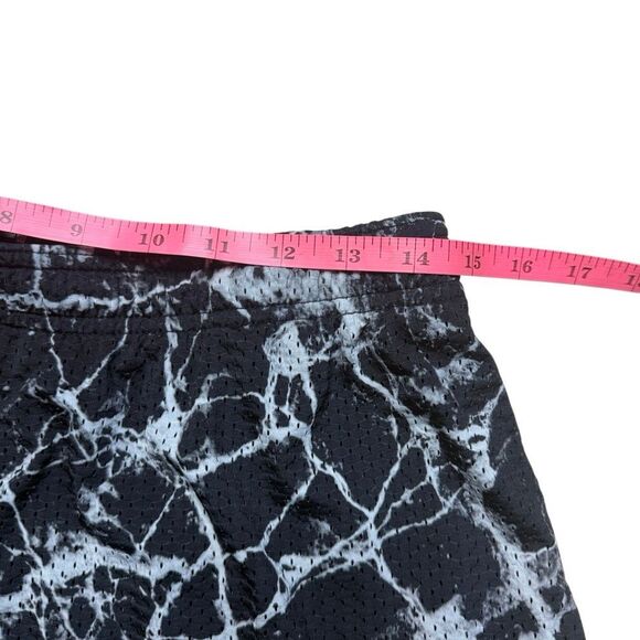 Nice laundry 4” pocket marble shorts black large - Picture 9 of 9